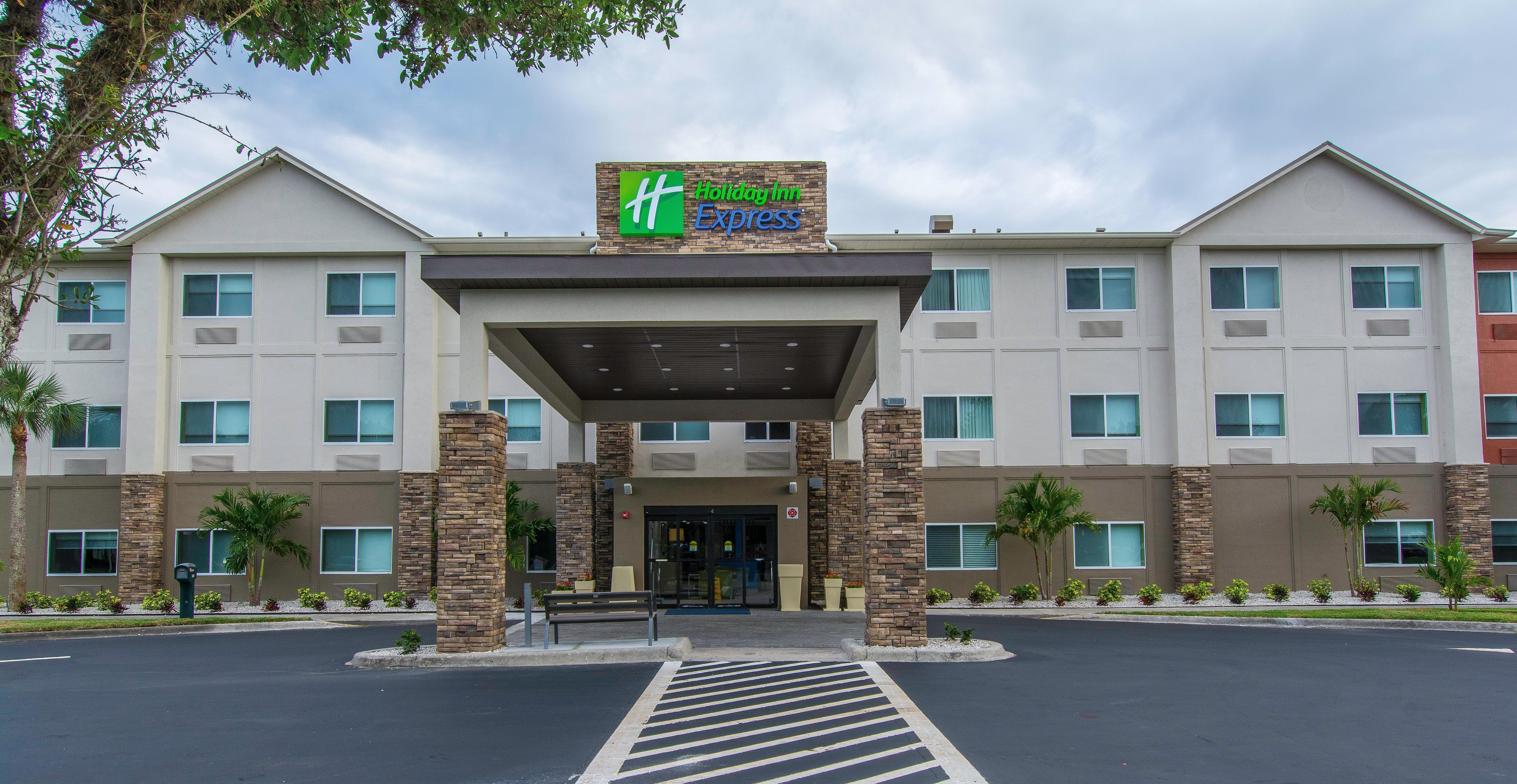 Holiday Inn Express - Naples South - I-75 By Ihg Golden Gate Екстериор снимка